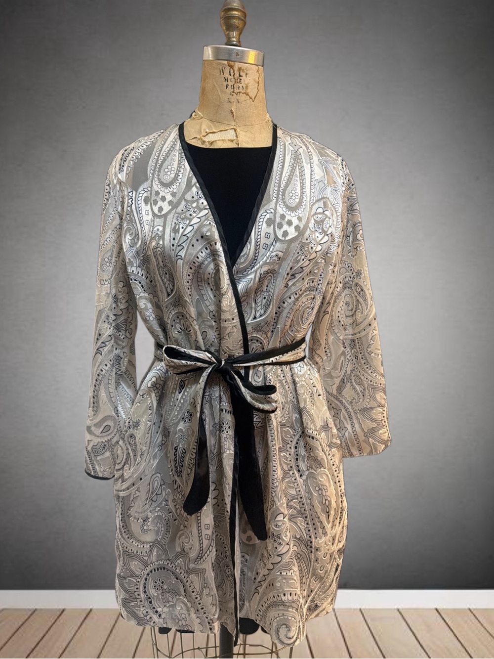 Vintage Paisley Robe - Silver Cream